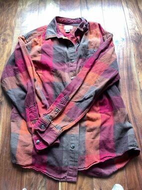 Blue Mountain men’s size large Plaid Flannel Button-Up Shirt